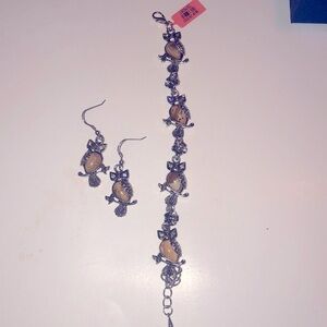 NWT Silver Owl Bracelet and Earrings Set🌸